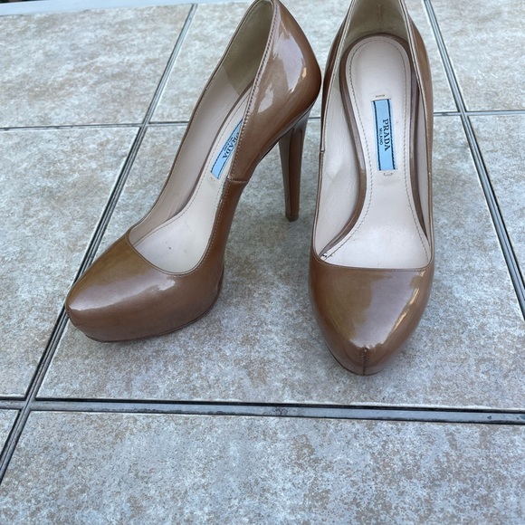 Prada
Camel Gold Patent Leather Pumps - Picture 3 of 16